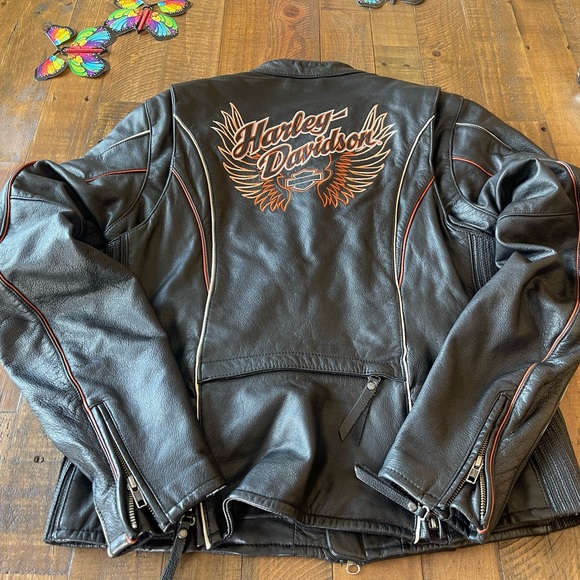 Harley Davidson Women's
Embroidered Wings Leather
Riding Jacket - Picture 6 of 7